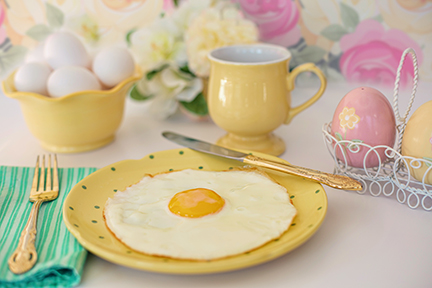 Cooked egg and decorative eggs